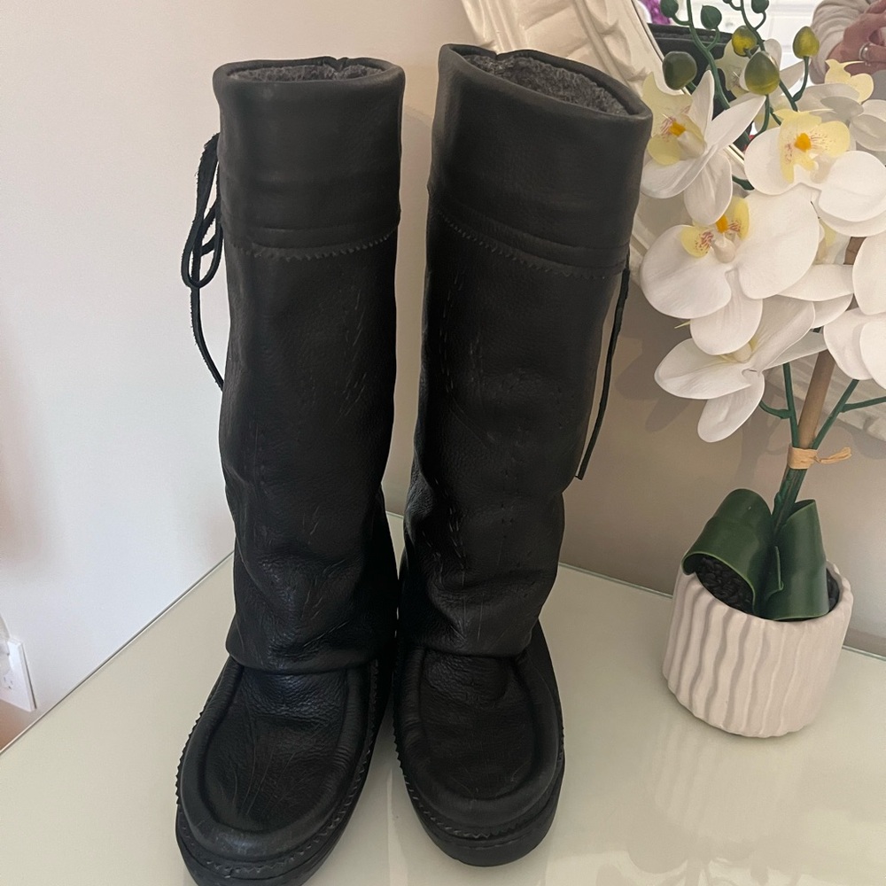 Manitoba Mukluks Black Leather Boots